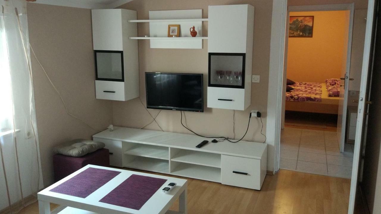 Apartman Jelena Vir Exterior foto